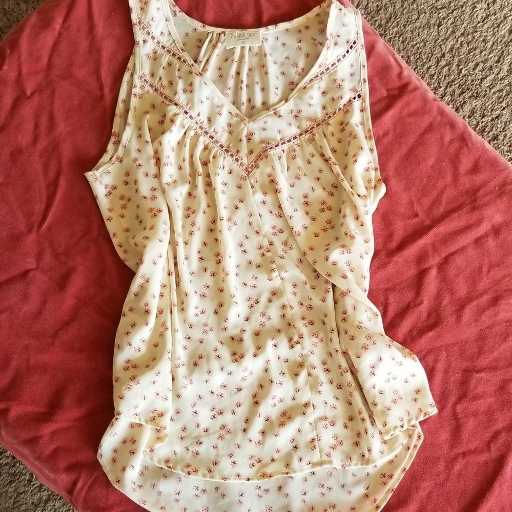 Adorable Sienna Sky sleeveless blouse